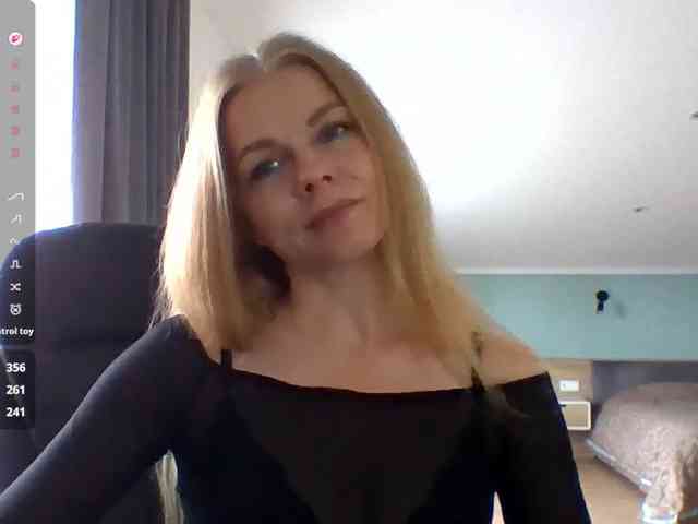 BlondaTina webcam