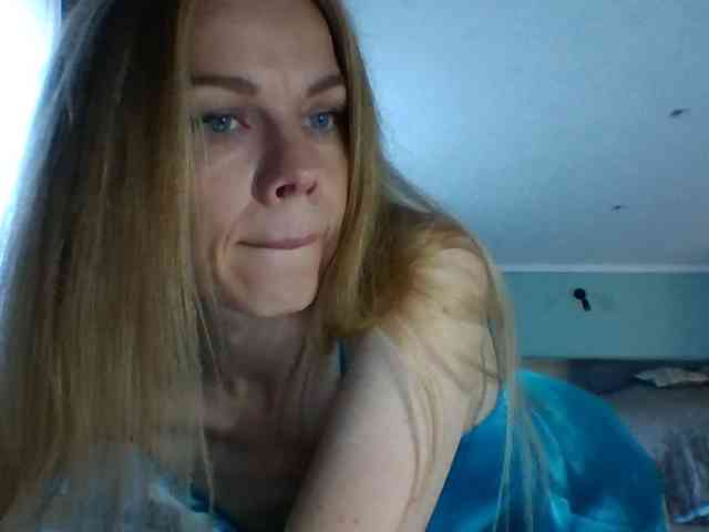 BlondaTina webcam
