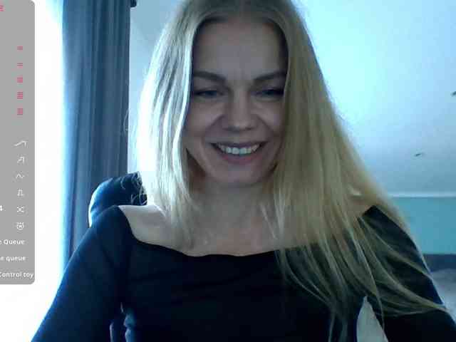 BlondaTina webcam