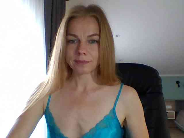 BlondaTina webcam