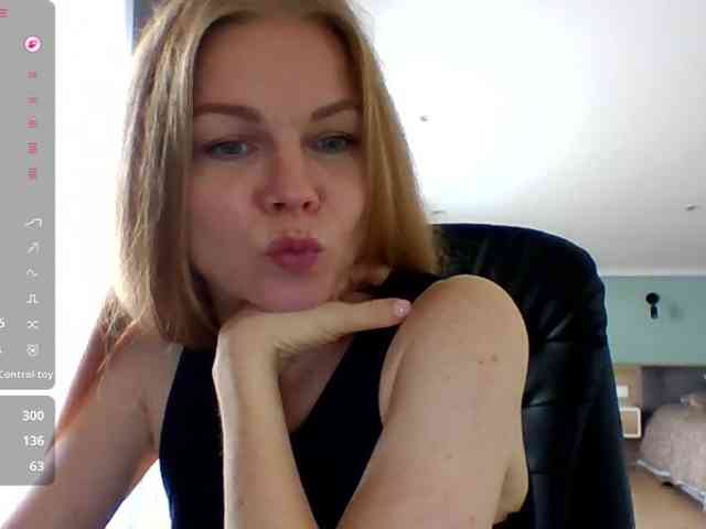 BlondaTina webcam
