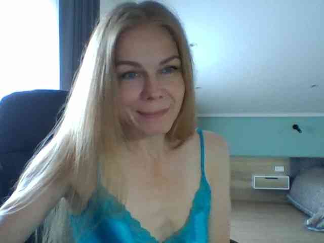 BlondaTina webcam