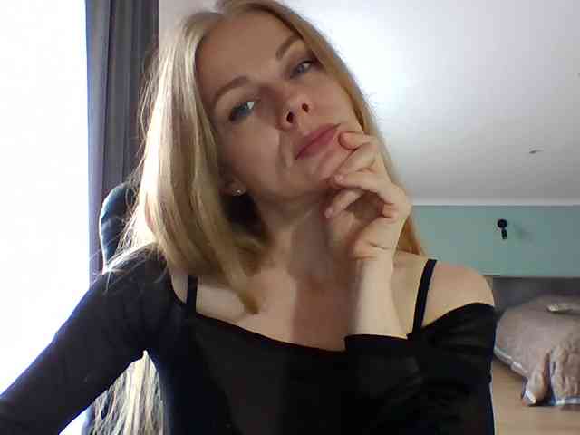 BlondaTina webcam