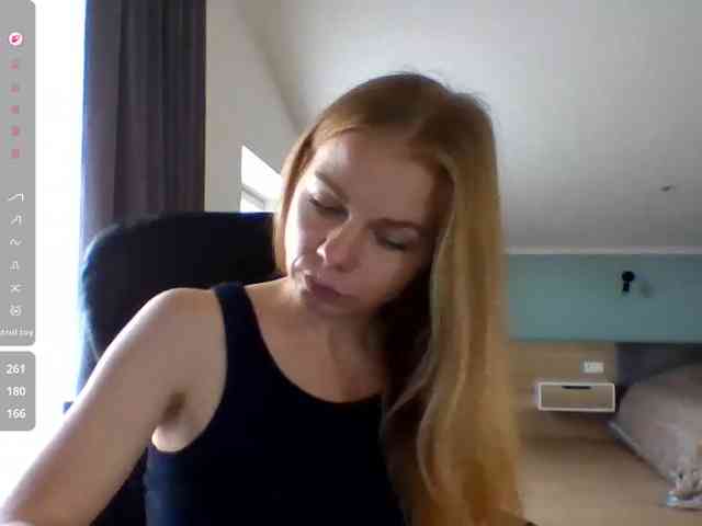 BlondaTina webcam