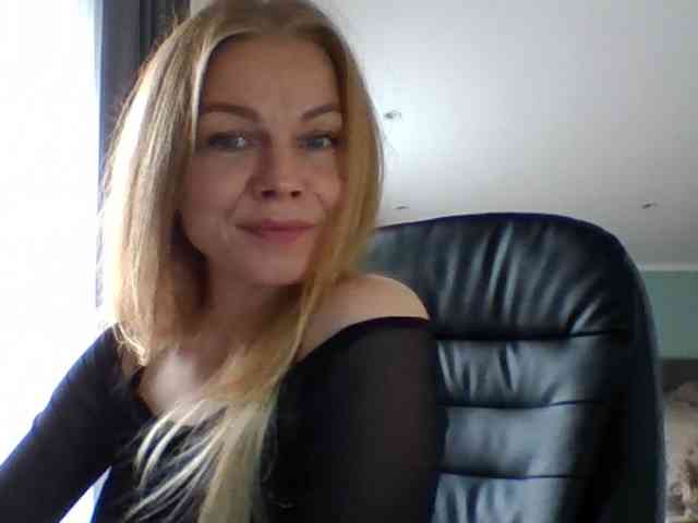BlondaTina webcam