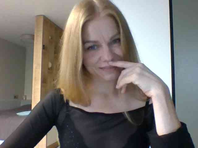 BlondaTina webcam