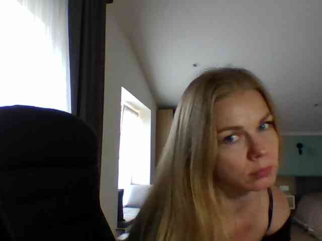 BlondaTina webcam