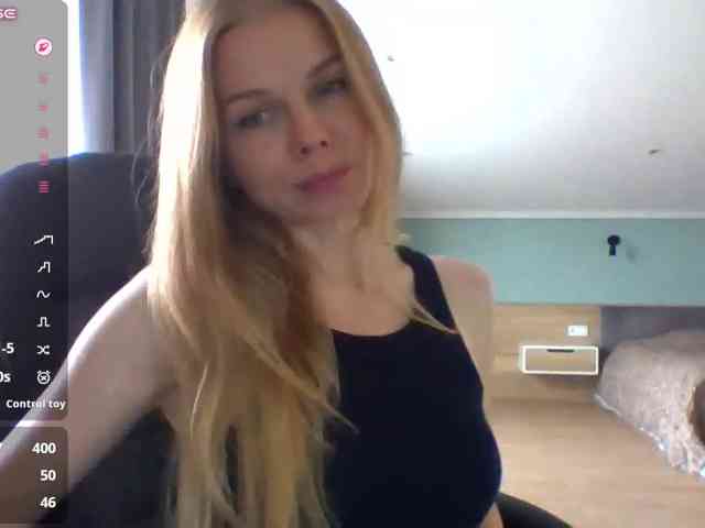 BlondaTina webcam