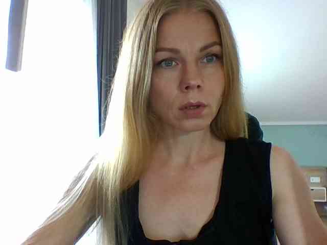 BlondaTina webcam