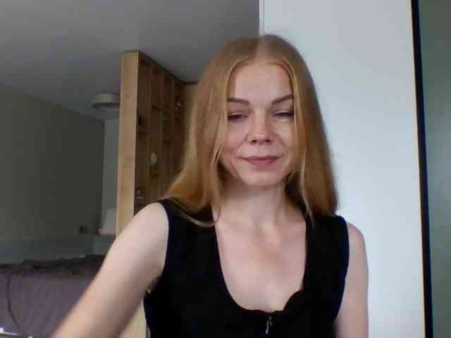 BlondaTina webcam
