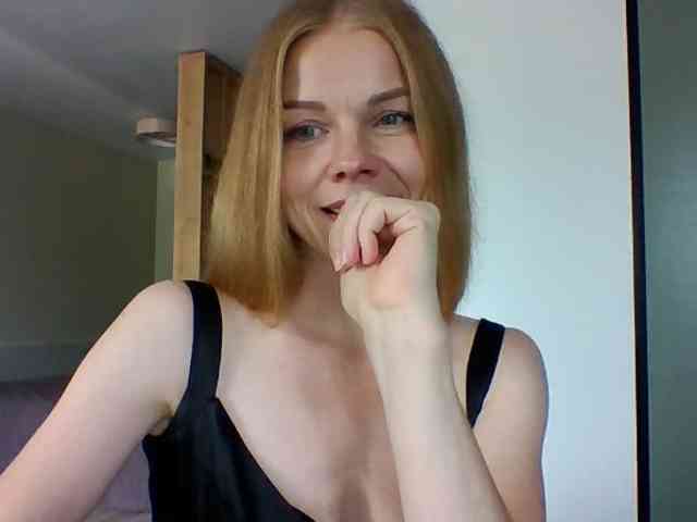 BlondaTina webcam