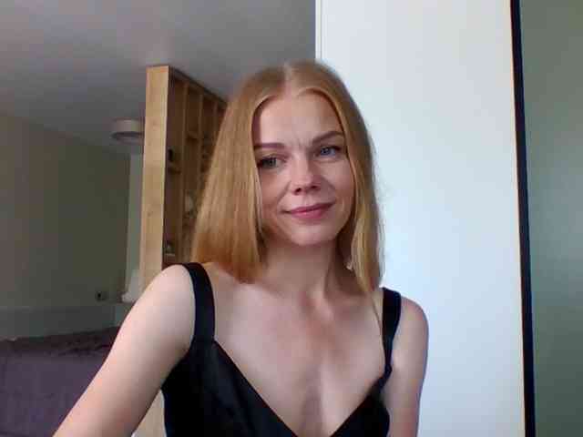 BlondaTina webcam