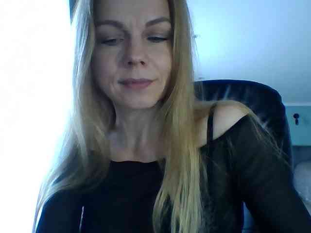 BlondaTina webcam