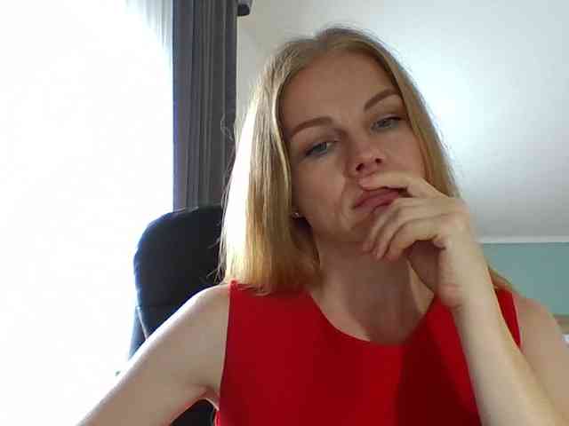 BlondaTina webcam