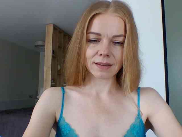 BlondaTina webcam