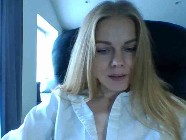 BlondaTina webcam