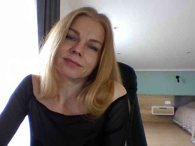 BlondaTina webcam