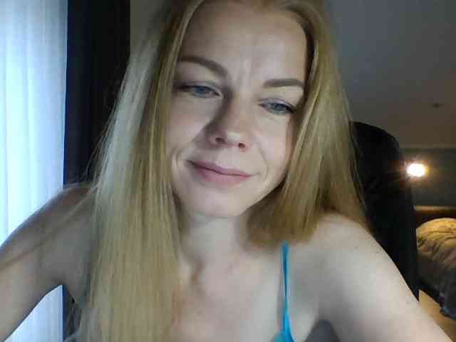 BlondaTina webcam