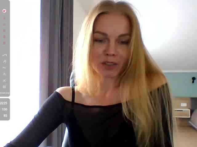 BlondaTina webcam