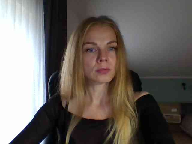 BlondaTina webcam