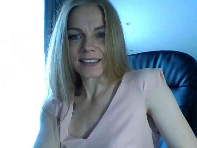 BlondaTina webcam