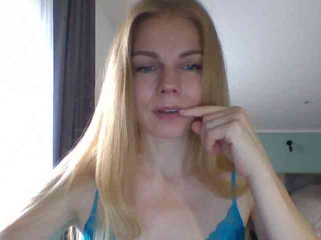 BlondaTina webcam