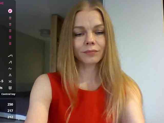 BlondaTina webcam