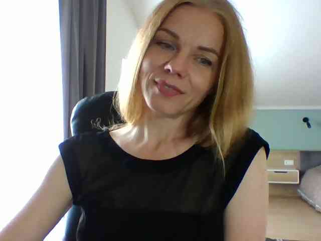 BlondaTina webcam