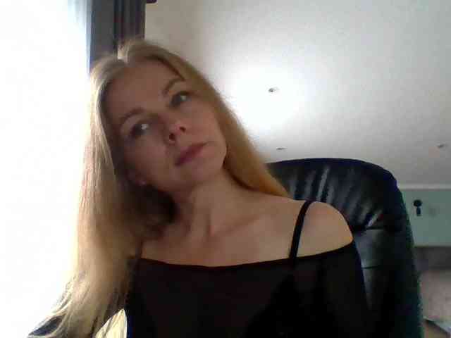 BlondaTina webcam