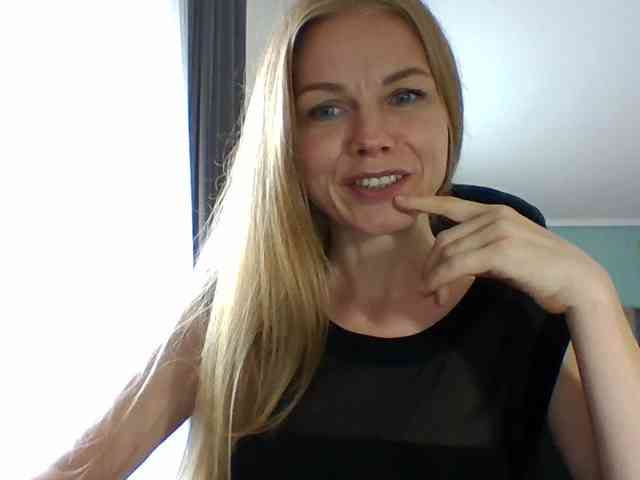BlondaTina webcam