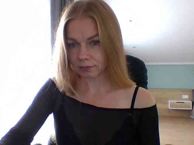 BlondaTina webcam