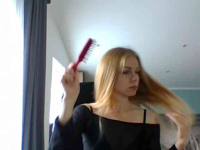 BlondaTina webcam