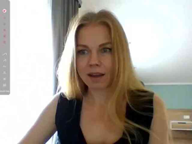 BlondaTina webcam