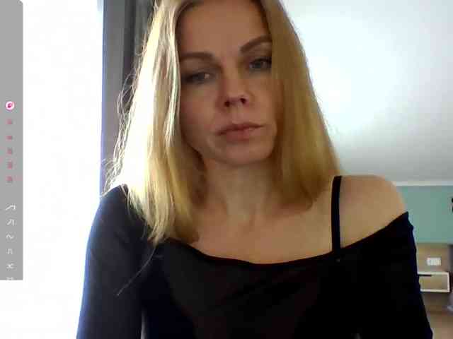 BlondaTina webcam
