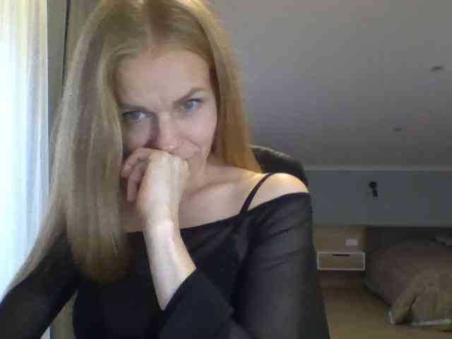 BlondaTina webcam