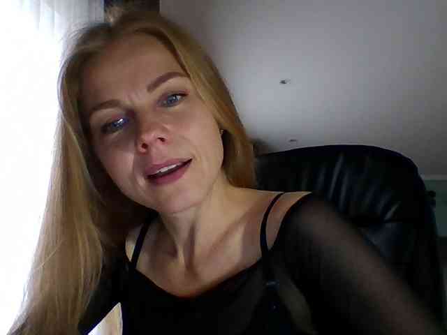 BlondaTina webcam