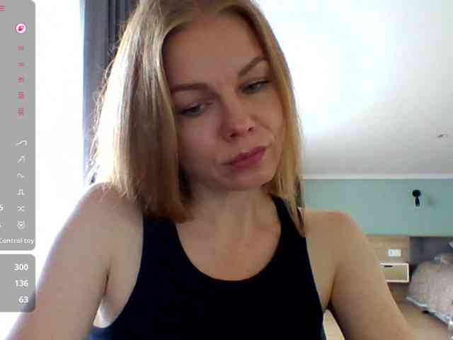 BlondaTina webcam