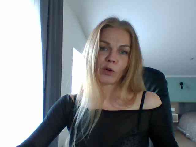 BlondaTina webcam