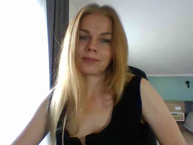 BlondaTina webcam