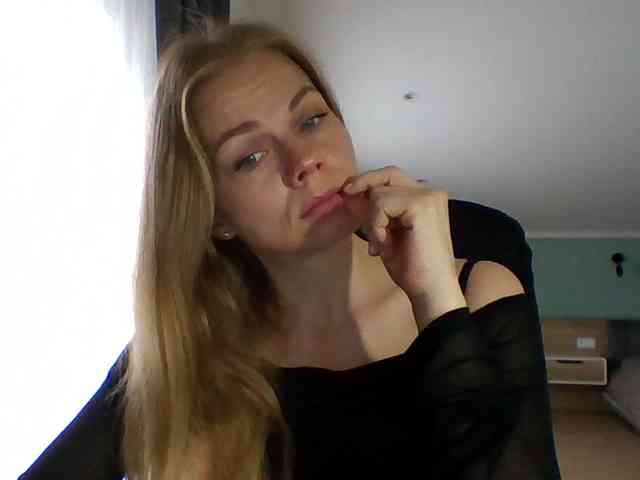 BlondaTina webcam