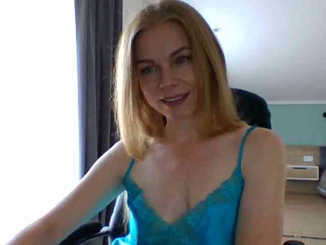 BlondaTina webcam