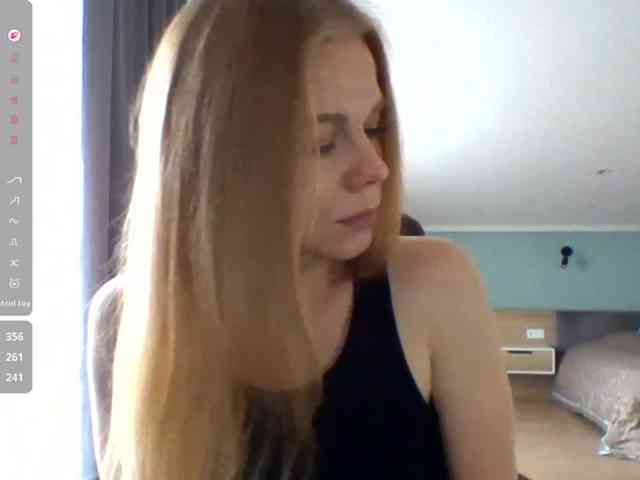 BlondaTina webcam