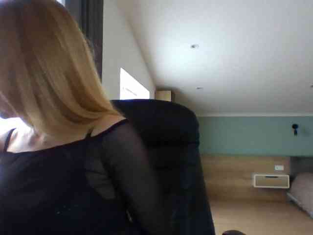 BlondaTina webcam