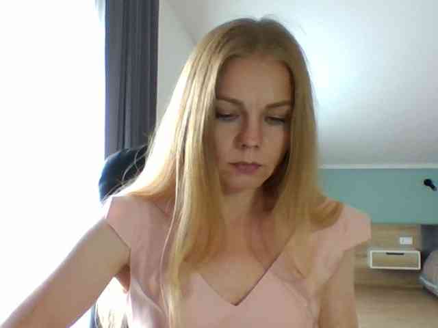 BlondaTina webcam