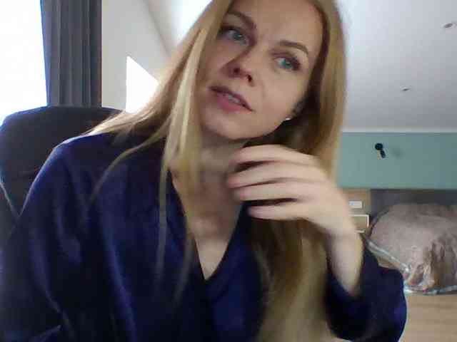BlondaTina webcam