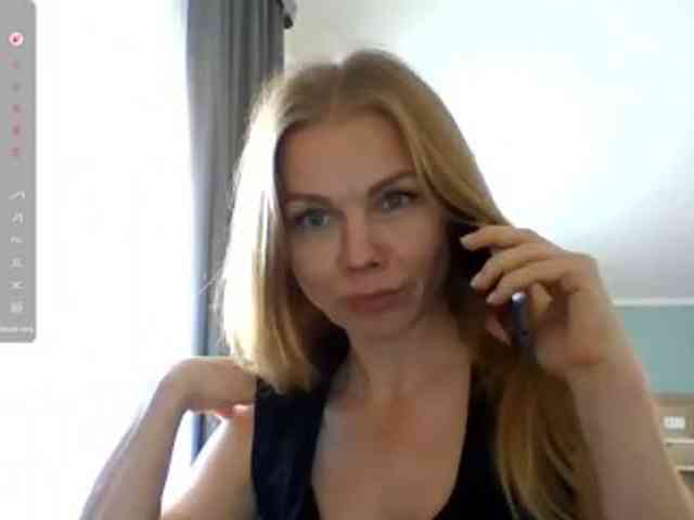BlondaTina webcam