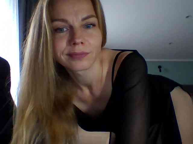 BlondaTina webcam
