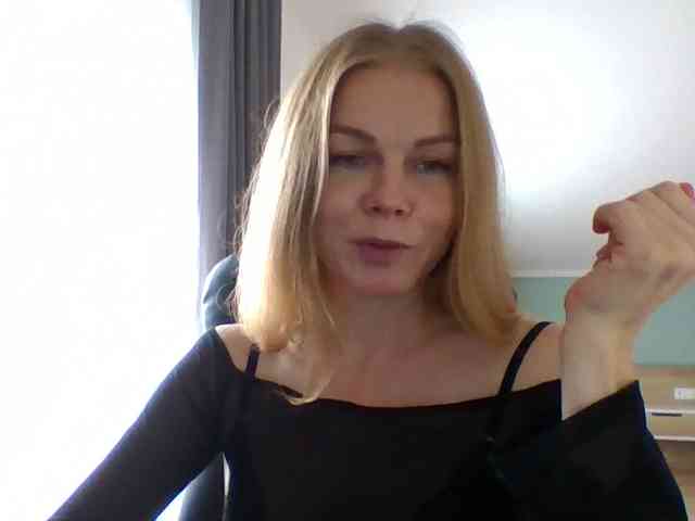 BlondaTina webcam