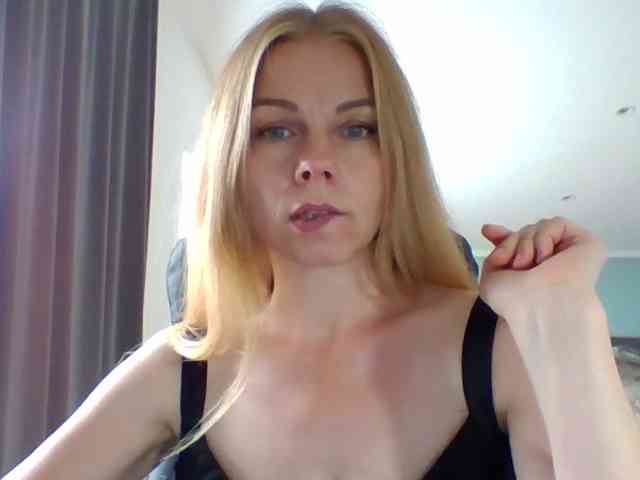 BlondaTina webcam
