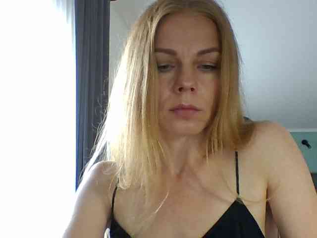 BlondaTina webcam